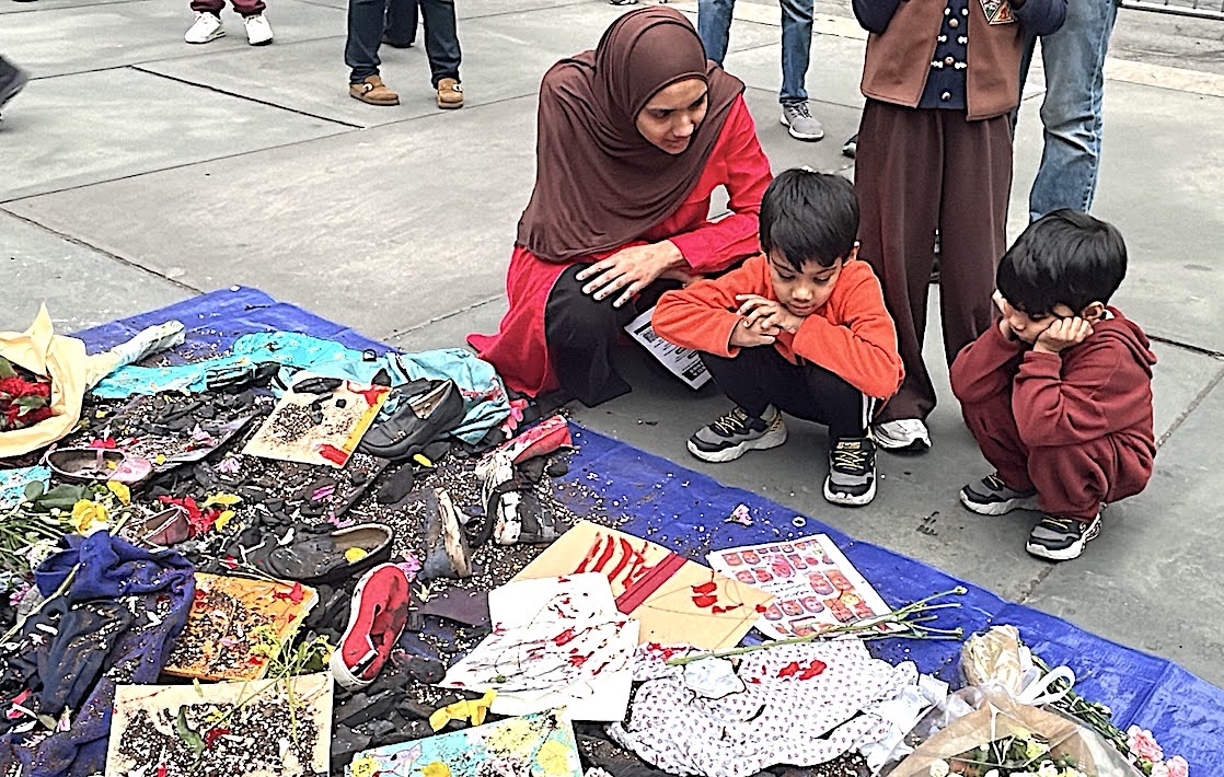 mother discussing war with children